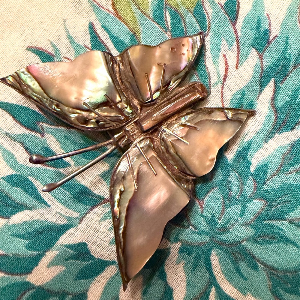 Vintage butterfly 🦋 Mexican Abalone/Sterling Silver Butterfly Brooch - Picture 8 of 11